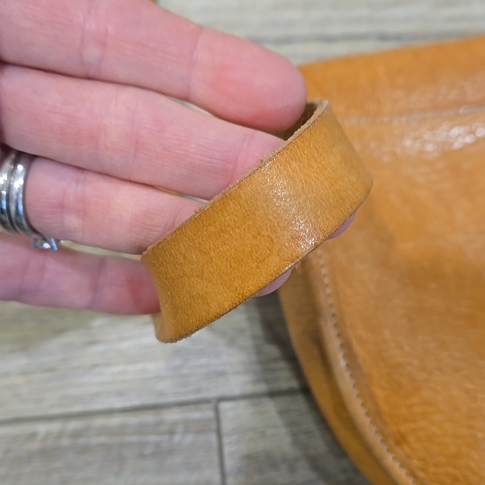 Vintage/Retro 90's Tan Leather Crossbody Northern Reflections Bag - Picture 5 of 10